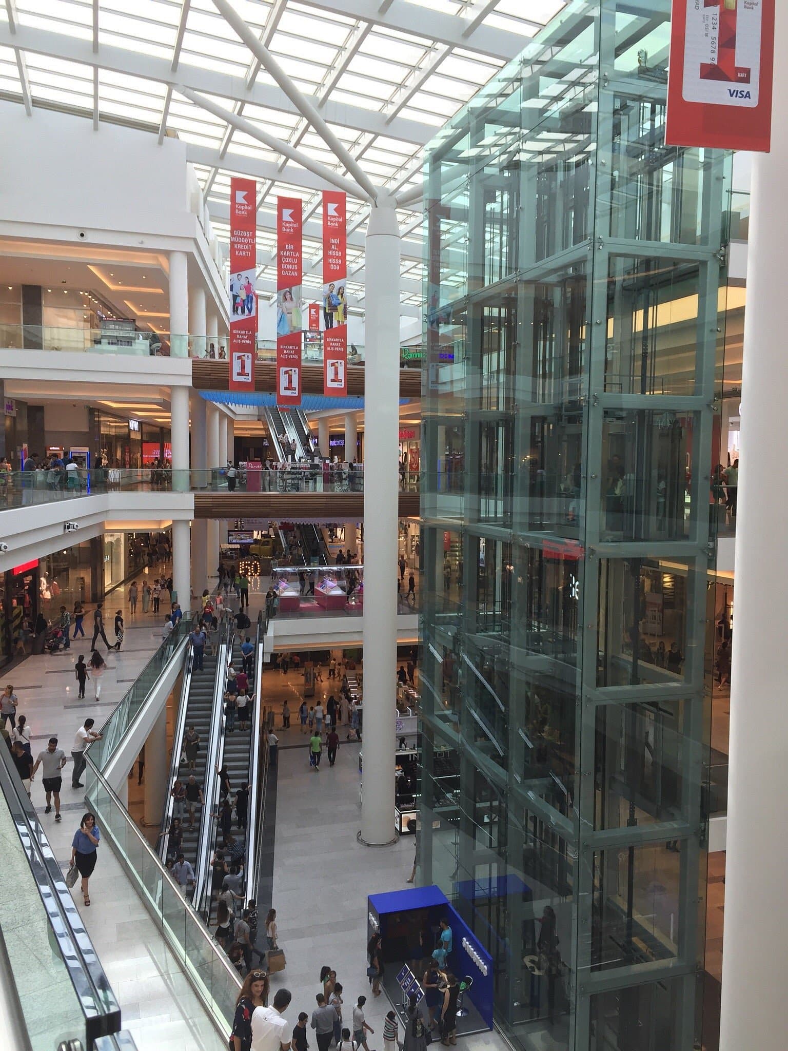 the-biggest-mall-in-baku.jpg